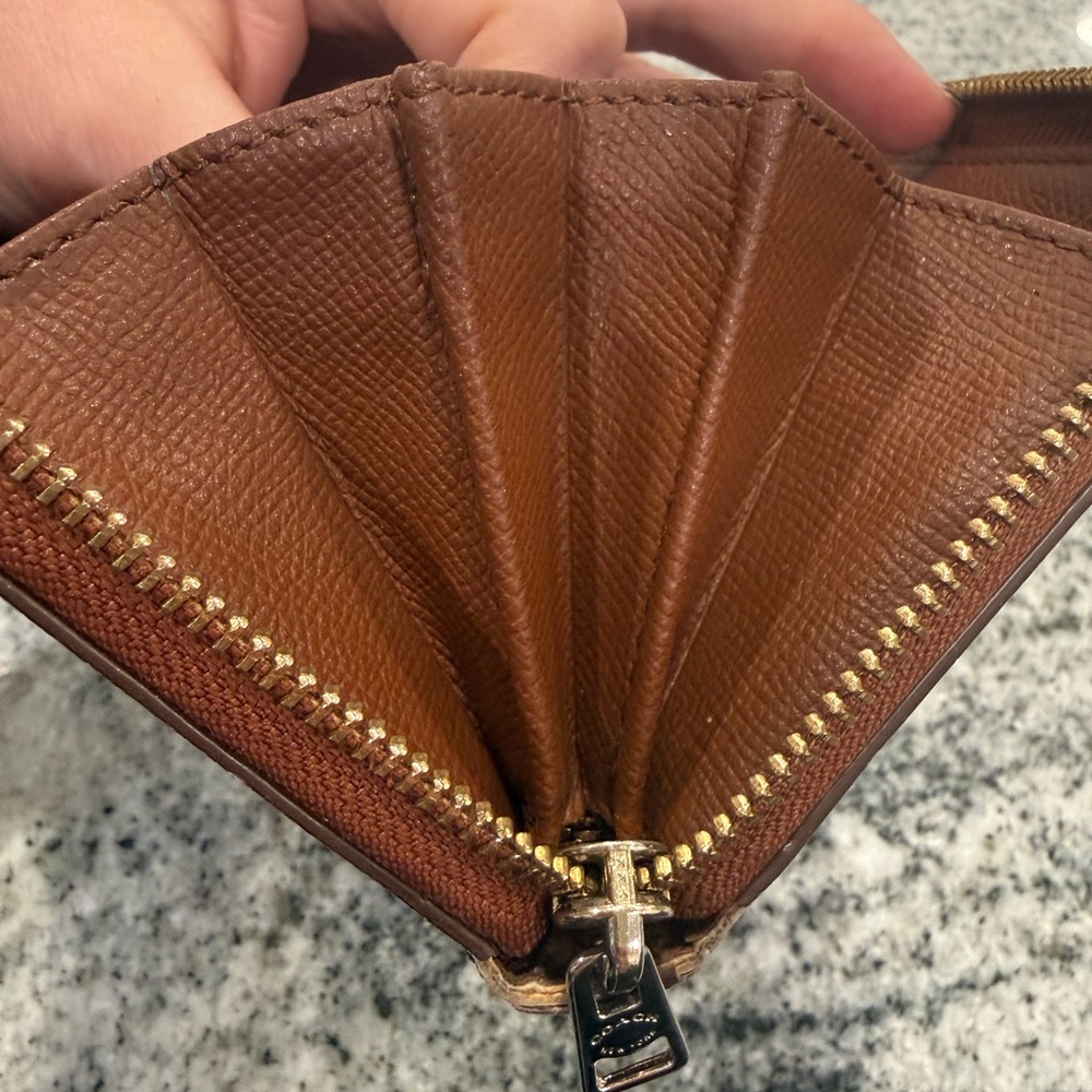 Coach Tan Signature Pattern Wallet - Picture 16 of 16